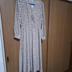 ベージュ 花柄 Aライン ワンピース