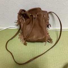 フリンジつきレザーショルダーバッグ