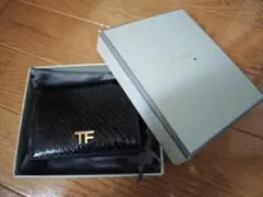 TOM FORD 二つ折り財布 パイソン型押し ブラックのサムネイル
