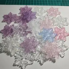 4つ穴カン付き雪の結晶ランダム２５個入りセット