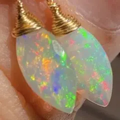 14kgf天然石高品質オパールピアス