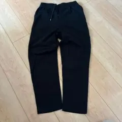 ブラックパンツ