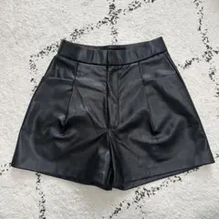 ZARA ハイウエスト フェイクレザー ショートパンツ