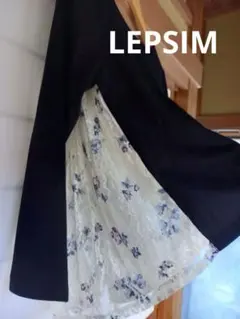 LEPSIM長袖チュニック 紺色と花柄レースのサムネイル