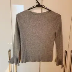 GU グレー リブ編み フレアスリーブ トップス