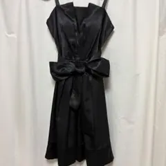 ブラック ワンピース (光沢あり)リボン付き セシルマクビー　キャミワンピース