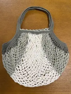 グレーとホワイトのエコバッグ