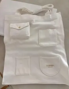 CHANEL シャネル　ノベルティ　 ポケット付きホワイトトートバッグ
