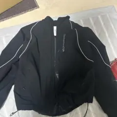 黒のナイロンジャケット