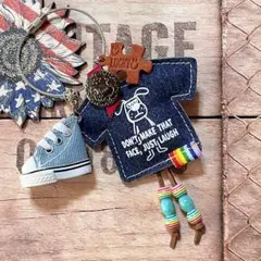 ぷっくりTシャツ＆スニーカーのバッグチャーム／ デニムリメイクキーホルダー