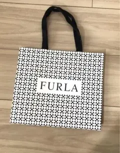 【FURLA 】ショップ袋 白黒パターン