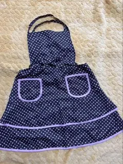 ピンクのドット柄　エプロンドレス