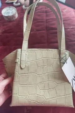 【新品未使用】ライトグリーン クロコダイル風 バッグ Mサイズ