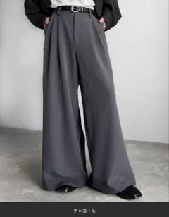 チャコール プリーツ付きワイドパンツ、スラックス