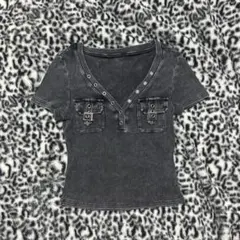 半袖Tシャツ ダークグレー ヴィンテージ加工 グランジ パンク y2k Vネックのサムネイル
