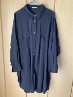 オーバーサイズ ブラック ボタンアップシャツ　長袖