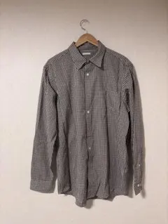 ブラウンとホワイトのチェック柄長袖シャツ