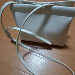 GU ホワイト ショルダーバッグ シンプルのサムネイル
