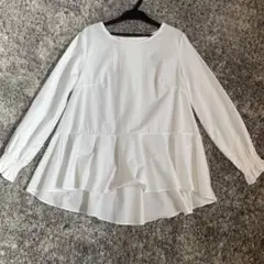 新品　JUNOAH ホワイト フレアヘム 長袖白シャツ