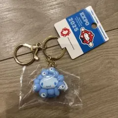 シナモロール 推しカラー立体キーホルダーなりきりミャクミャク　新大阪駅限定