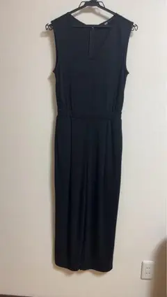 黒 Vネック ジャンプスーツ