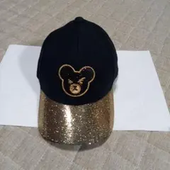 黒と金のクマ刺繍キャップ
