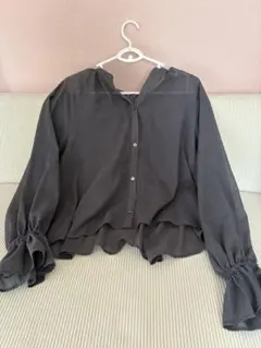 グリーンレーベルリラクシング　フリル袖グレーシャツ　シアー生地