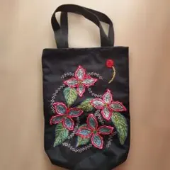 【新品】刺繍花柄トートバッグ A4 サイズ ハンドメイド