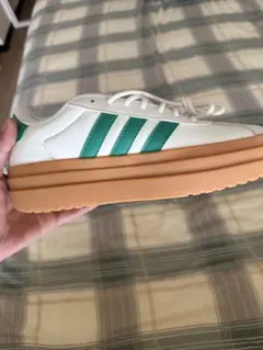 adidas スニーカー ホワイト グリーン ガムソールのサムネイル