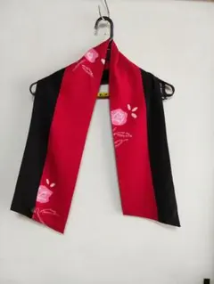 着物リメイク　絹のスカーフ　赤と黒のバラ絞りスカーフ