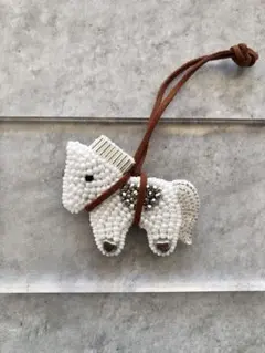 馬　午年　whiteブローチ＆スエード風紐2way ビーズ刺繍　handmade