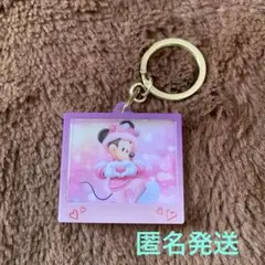 ディズニーストア　ミッキー　アクリルキーホルダー　キーチェーン