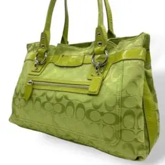 美品　コーチ　ハンドバッグ　大容量T3　緑　14692　シグネチャー　キャンバス