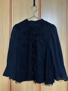 I'atelier du savon 黒の刺繍入り七分袖ブラウス