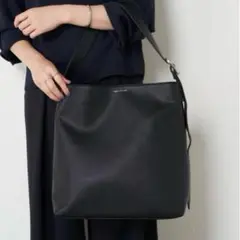 【美品】PAPILLONNER バックルワンショルダーバッグ　黒