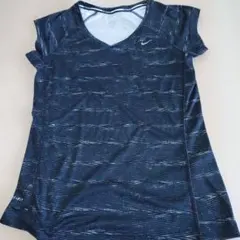 Nike ブラック トップス