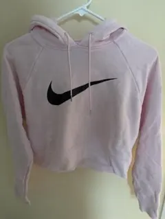 Nike ピンク クロップドパーカー