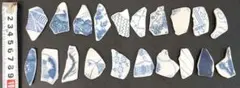 長さ3～5cm位の長細い形のシー陶器20枚(藍色系)