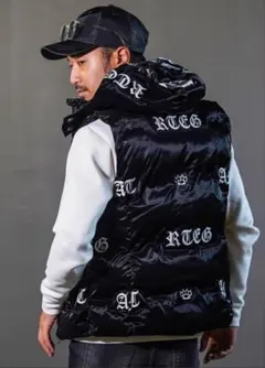 【去年のシリーズダウンベスト】　即完売‼️RTEG アダムスジャグラーダウンベスト 即完売/大人気商品】アダムスジャグラー ダウンベスト Lサイズ