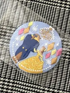 ディズニー　刺繍缶バッジビスケット　美女と野獣