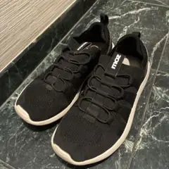 moz モズ スニーカー靴 黒色