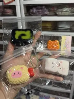 豚型スイーツとカラフルアイテムセットスクイーズ