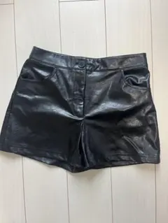 ZARA ブラックレザーショートパンツ S