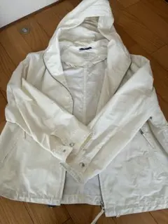 マウンテンパーカー 白