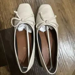 アイボリー リボン付きバレエシューズ