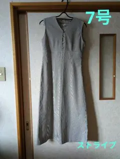 ストライプ柄ノースリーブロングワンピース