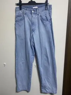 ライトブルーストレートデニムパンツ