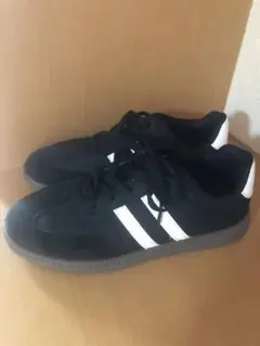ラインスニーカー