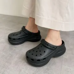 crocs メガクラッシュ クロッグ 厚底 ブラック M9 27cm - メルカリ