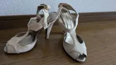 VALENTINO GARAVANI スエード パンプス ベージュ35のサムネイル